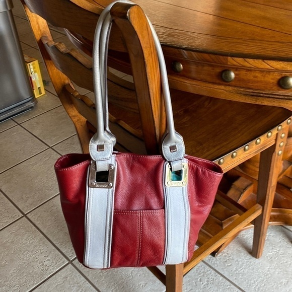 TIGNANELLO stylish Red white stripes 💯 leather 🎉Host Pick 7/22 🎉 - Picture 2 of 10